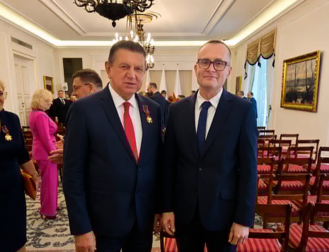 Złoty Krzyż Zasługi dla burmistrza Płońska Andrzeja Pietrasika